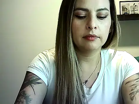 Snapshot of Valery__Rouse_ chatting on July 2, 2026, 3:23 am Valery Rouse online show from July 2, 2026, 3:23 am