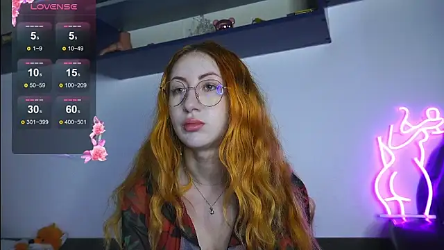 Snapshot of DaddysLittleSlutfox chatting on February 4, 2026, 1:17 pm DaddysLittleSlutfox online show from February 4, 2026, 1:17 pm