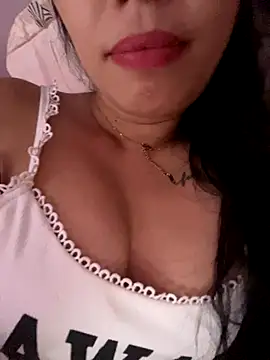 Snapshot of Bear-cute00 chatting on September 12, 2025, 6:46 am Bear-cute00 online show from September 12, 2025, 6:46 am