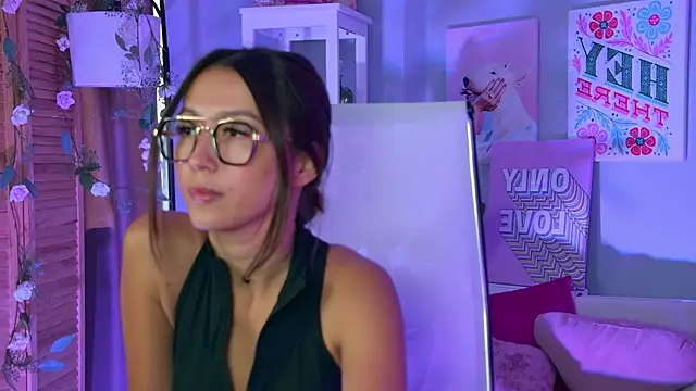 CarlieWalker online show from September 12, 2025, 5:24 pm