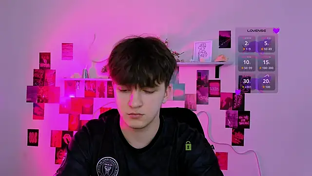 travis wolf  online show from March 31, 2026, 8:49 am