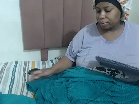 Chubby Queenx255 online show from October 24, 2025, 5:50 am