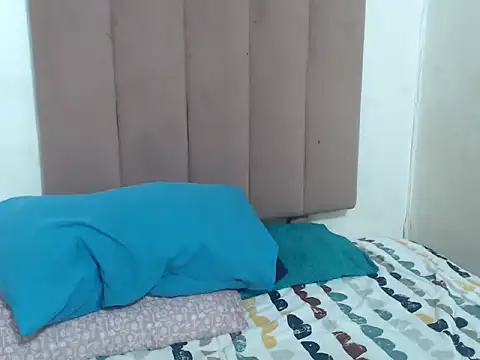 Chubby Queenx255 online show from October 25, 2025, 5:17 am