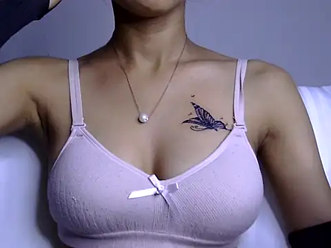 Riva arora01 online show from November 23, 2025, 10:25 am