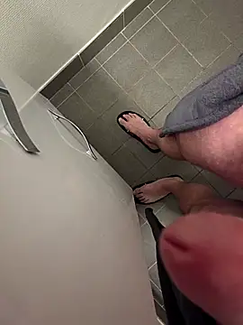 Snapshot of NuclearValue40 chatting on April 7, 2026, 10:11 pm NuclearValue40 online show from April 7, 2026, 10:11 pm