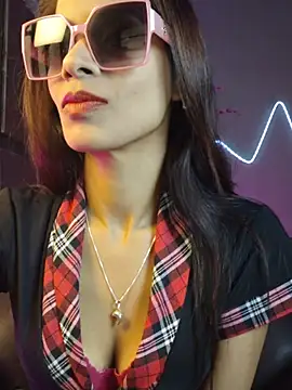 royeoy22 online show from April 15, 2026, 4:18 am