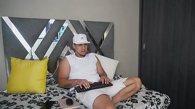 massimo vidal  online show from September 25, 2025, 1:06 pm