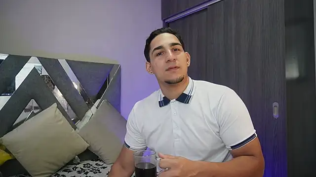 massimo vidal  online show from September 27, 2025, 3:12 am