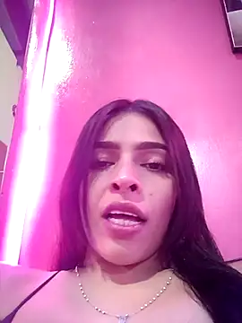 SaraBust online show from September 24, 2025, 5:19 pm