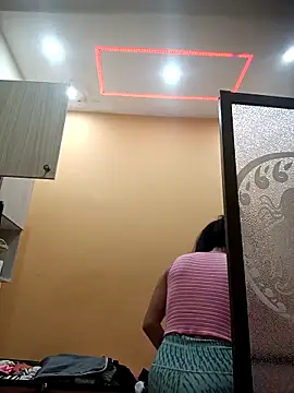 SaraBust online show from September 23, 2025, 4:25 pm