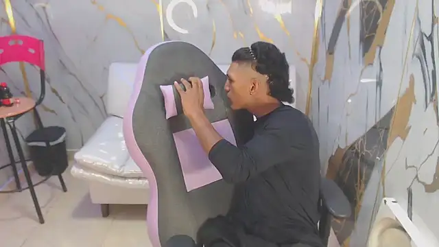 bull cam online show from September 10, 2025, 5:34 pm