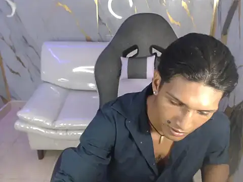 bull cam online show from October 1, 2025, 5:17 pm