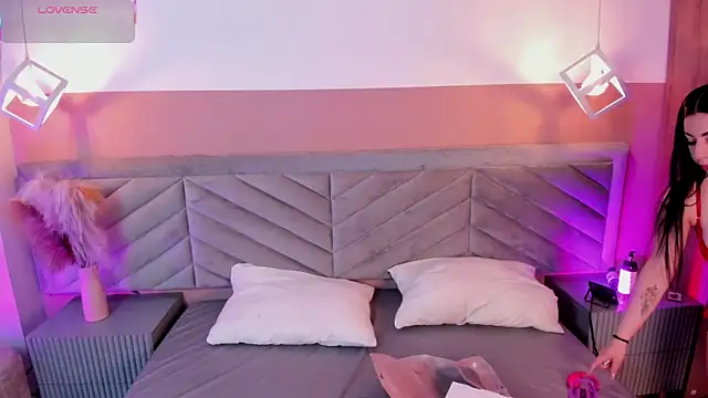 Mia Valentine  online show from October 28, 2025, 10:41 pm