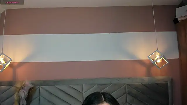 Mia Valentine  online show from October 16, 2025, 8:39 pm