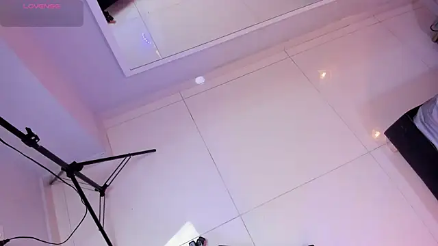 Mia Valentine  online show from November 10, 2025, 8:58 pm