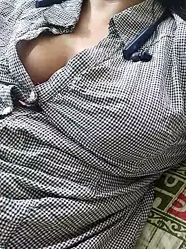 Janvi -Love online show from October 3, 2025, 5:36 pm