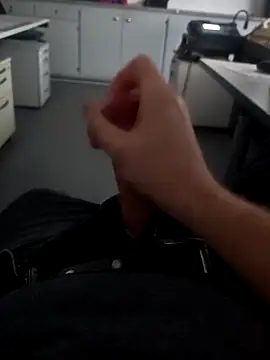 Snapshot of stunning_stallion chatting on February 8, 2026, 7:39 am stunning stallion online show from February 8, 2026, 7:39 am