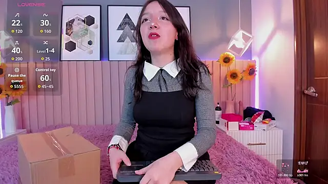 Snapshot of Nina_Ford chatting on February 21, 2026, 3:08 am Nina Ford online show from February 21, 2026, 3:08 am