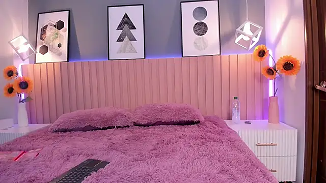 Nina Ford online show from October 10, 2025, 3:29 am