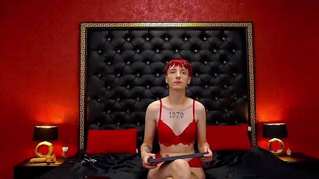 Luna Devil  online show from September 18, 2025, 5:16 pm