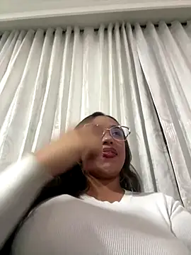 SelenaRojas online show from November 28, 2025, 11:05 pm