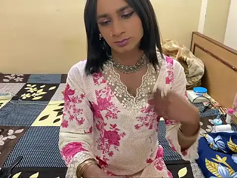 Snapshot of LuvLayla chatting on February 5, 2026, 7:21 pm LuvLayla online show from February 5, 2026, 7:21 pm