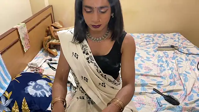 Snapshot of LuvLayla chatting on February 18, 2026, 8:05 pm LuvLayla online show from February 18, 2026, 8:05 pm