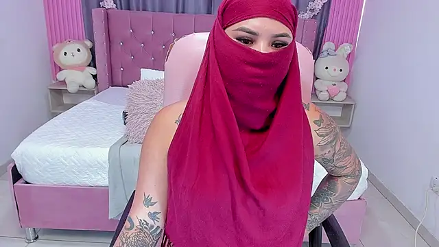 Snapshot of Nayla-Mouna chatting on September 16, 2025, 7:48 pm Nayla-Mouna online show from September 16, 2025, 7:48 pm