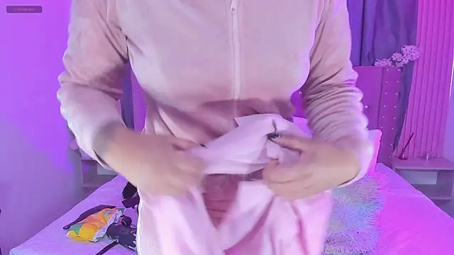 Nayla-Mouna online show from March 12, 2026, 7:40 pm