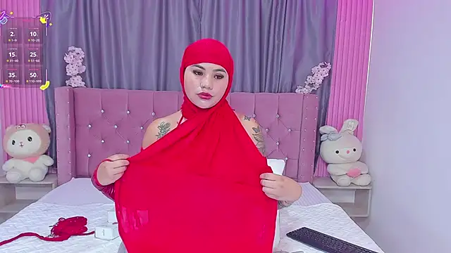 Snapshot of Nayla-Mouna chatting on October 4, 2025, 11:56 am Nayla-Mouna online show from October 4, 2025, 11:56 am