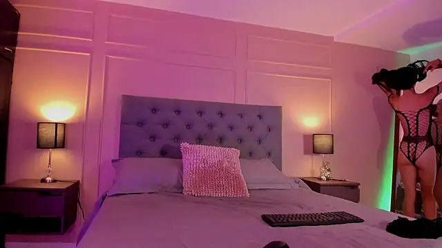 ALICESANDOVAL online show from September 25, 2025, 11:49 am