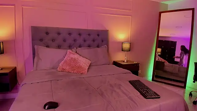 ALICESANDOVAL online show from September 22, 2025, 11:38 am