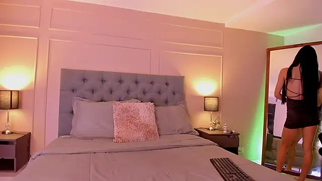 ALICESANDOVAL online show from September 28, 2025, 11:28 am