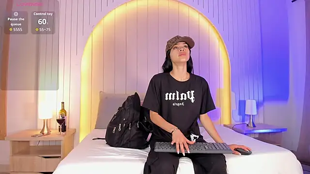 ALICESANDOVAL online show from December 19, 2025, 11:34 am