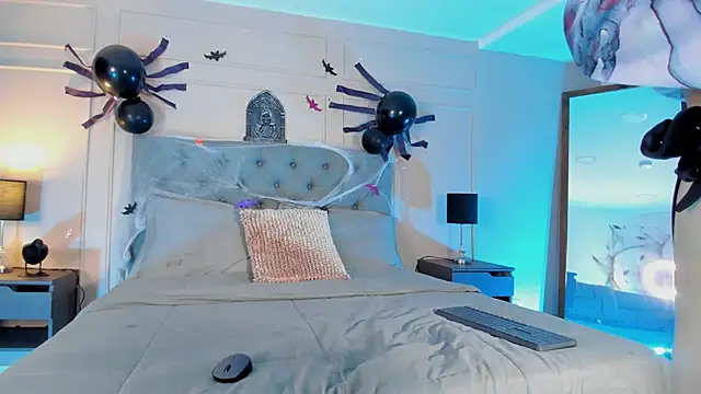 ALICESANDOVAL online show from November 10, 2025, 11:26 am