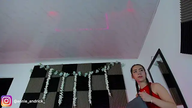  leda swan  online show from April 9, 2026, 11:05 am