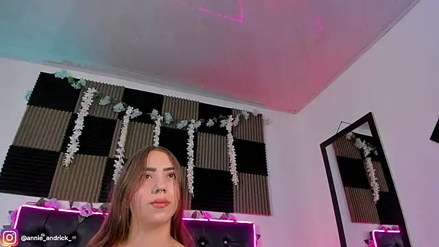  leda swan  online show from June 3, 2026, 10:05 am