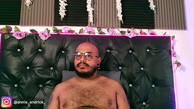  leda swan  online show from March 8, 2026, 1:14 pm