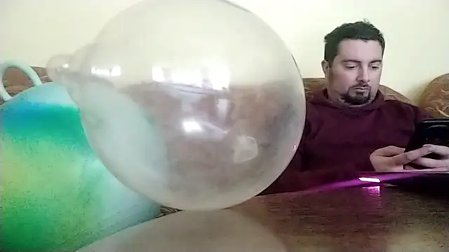 Joseph1Arnold online show from November 12, 2025, 10:52 am