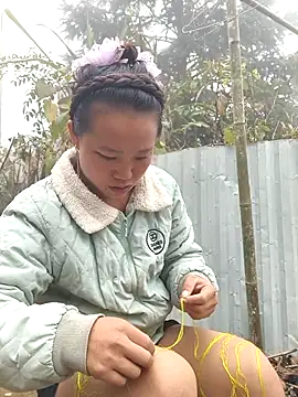 liu-liusexy online show from December 15, 2025, 1:55 am