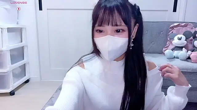 Snapshot of YURi_luv chatting on October 19, 2025, 10:07 am YURi luv online show from October 19, 2025, 10:07 am