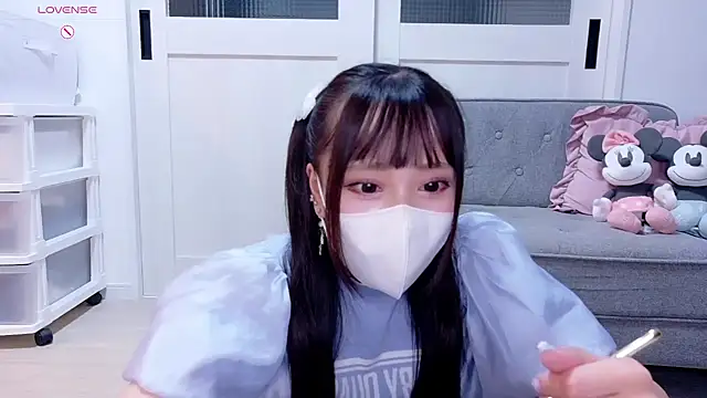 Snapshot of YURi_luv chatting on October 13, 2025, 11:12 am YURi luv online show from October 13, 2025, 11:12 am