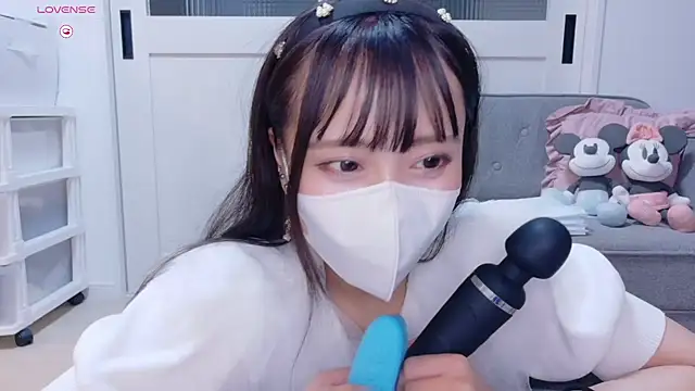 Snapshot of YURi_luv chatting on October 4, 2025, 11:34 am YURi luv online show from October 4, 2025, 11:34 am