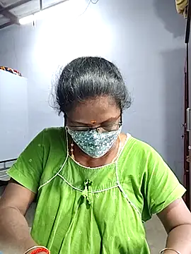 Snapshot of umashreetamil chatting on February 22, 2026, 9:44 am umashreetamil online show from February 22, 2026, 9:44 am