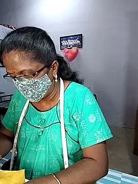 Snapshot of umashreetamil chatting on February 24, 2026, 5:30 am umashreetamil online show from February 24, 2026, 5:30 am