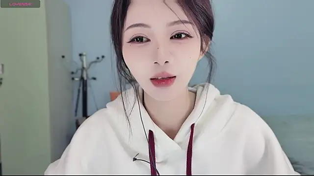 Sue101010 online show from November 21, 2025, 7:02 pm