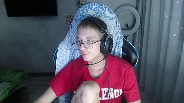 Snapshot of glasses_cat chatting on February 28, 2026, 7:35 pm glasses cat online show from February 28, 2026, 7:35 pm