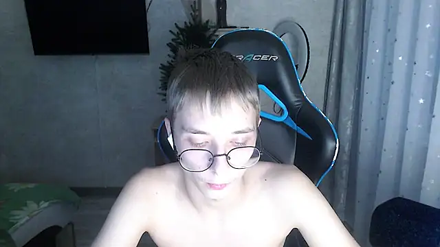 Snapshot of glasses_cat chatting on January 16, 2026, 5:44 am glasses cat online show from January 16, 2026, 5:44 am