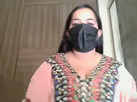 Queen Pari87 online show from November 17, 2025, 8:51 am