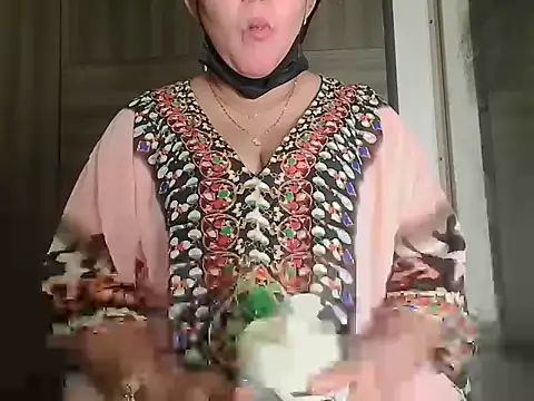 Queen Pari87 online show from November 19, 2025, 8:58 am